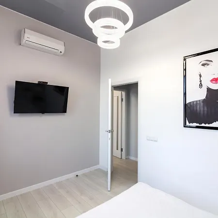 Leogrand Vip Apartments On Pidhirna 3 Lviv Exterior photo