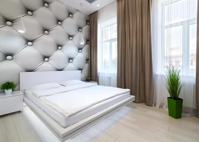 Leogrand Vip Apartments On Pidhirna 3