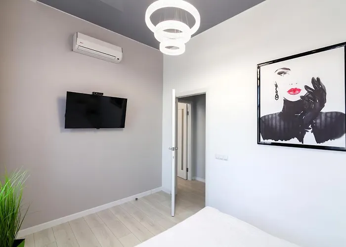 Leogrand Vip Apartments On Pidhirna 3